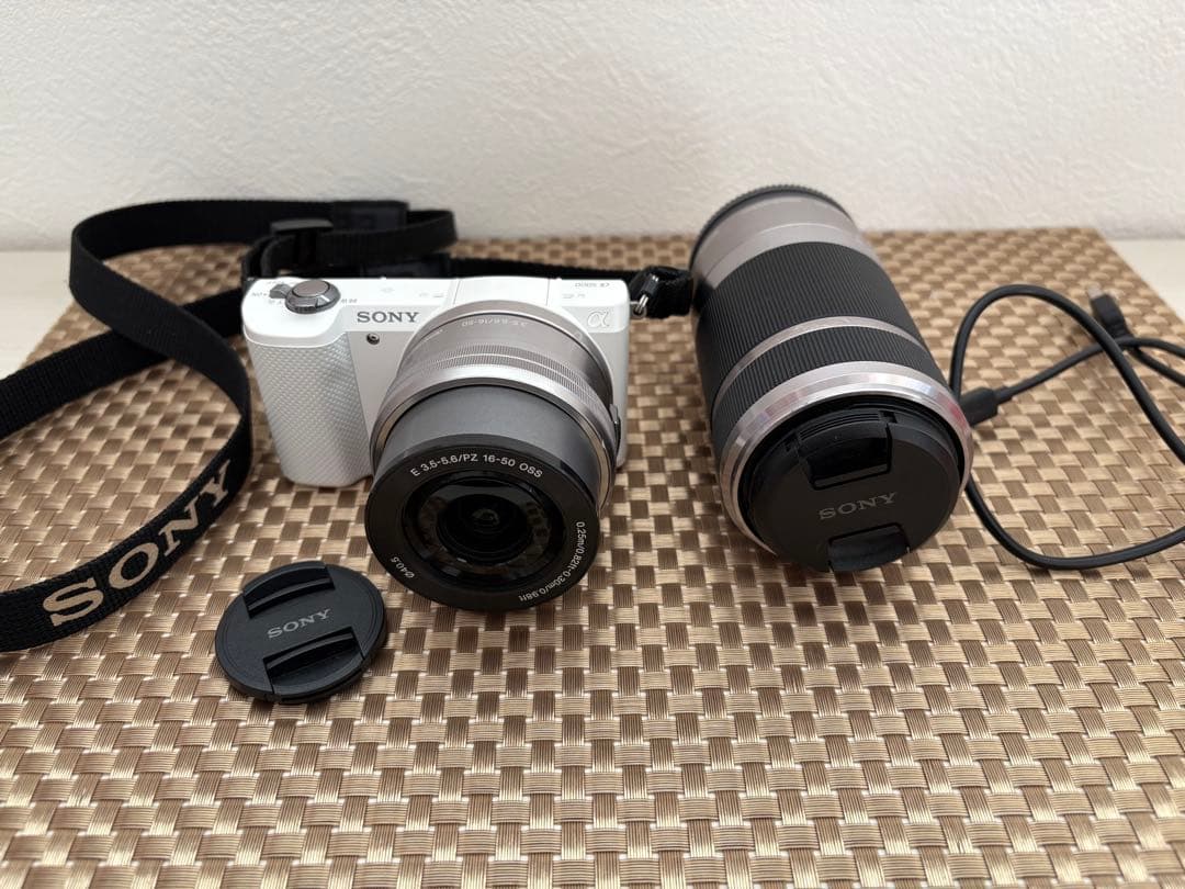 SONY/ソニー ミラーレス一眼カメラα5000 ソニー、ミラーレス一眼「α5000」を発表--2010万画素でWi-Fi内蔵